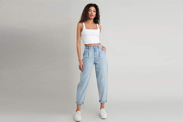 80's Mom Jeans Outfits