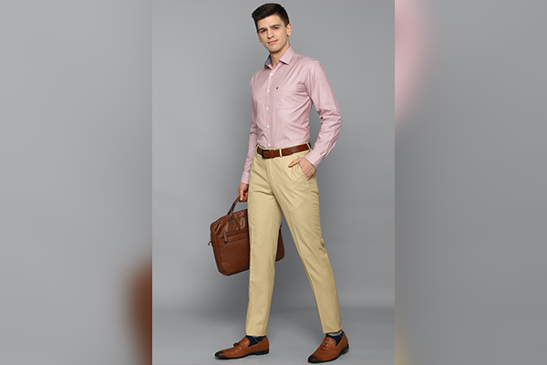 Blue blazer pink 2024 shirt khaki pants