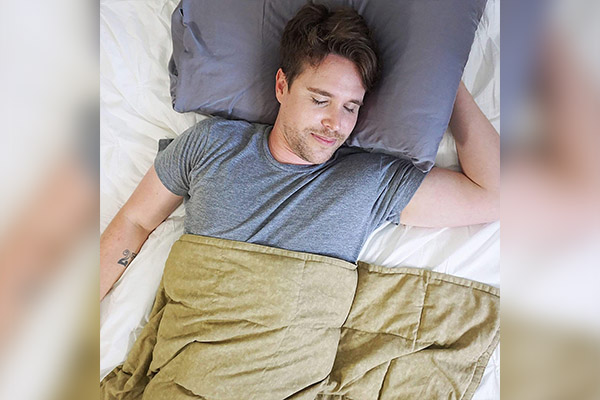 Anniversary Gifts For Him: Cooling Weighted Blanket 