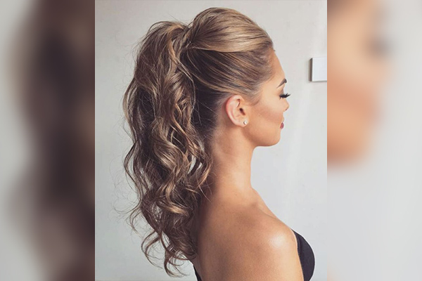 Voluminous ponytail with braids