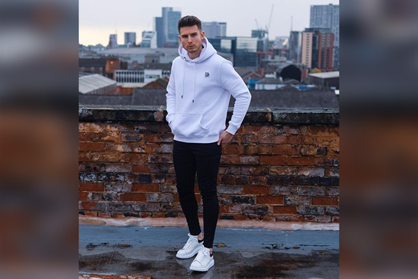 White hoodie deals outfit men