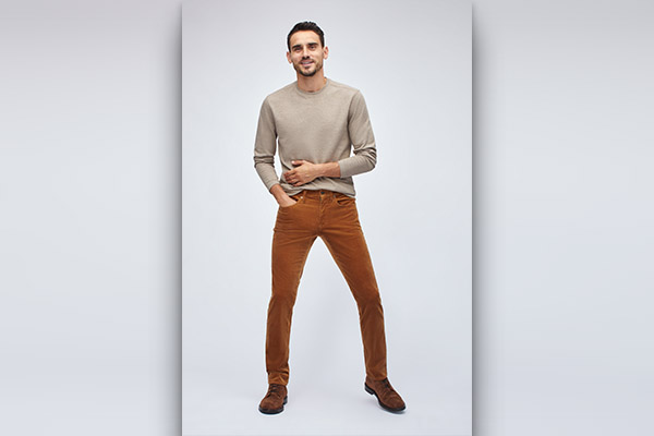 Ways to Accessorize Outfits with Brown Pants and Shoes